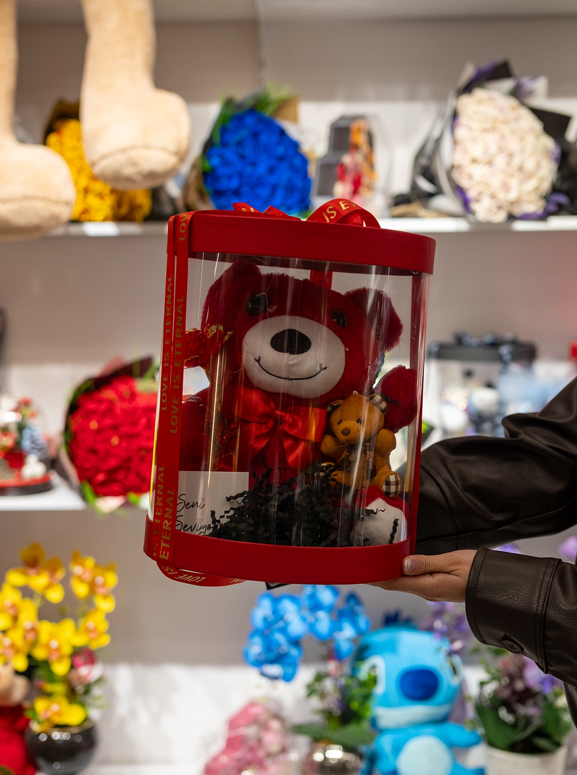 Kırmızı Sipral Kutuda Büyüklü Küçüklü Ayıcık ve Gül ''Seni Seviyorum''