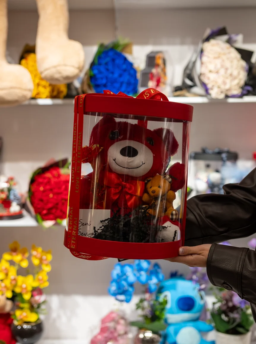 Kırmızı Sipral Kutuda Büyüklü Küçüklü Ayıcık ve Gül ''Seni Seviyorum''